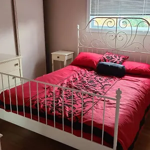 Entire 9 Person House With Sky Light Ottawa